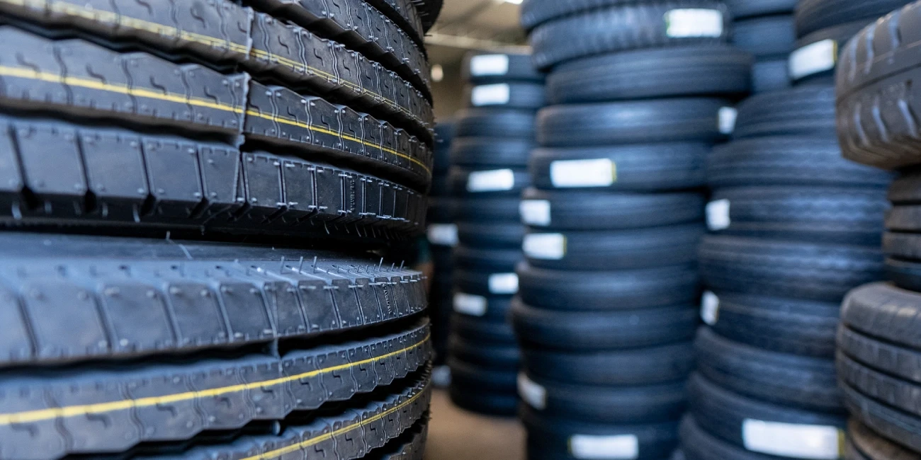 Pneus novos vs. pneus recapados: qual a melhor opção para você?