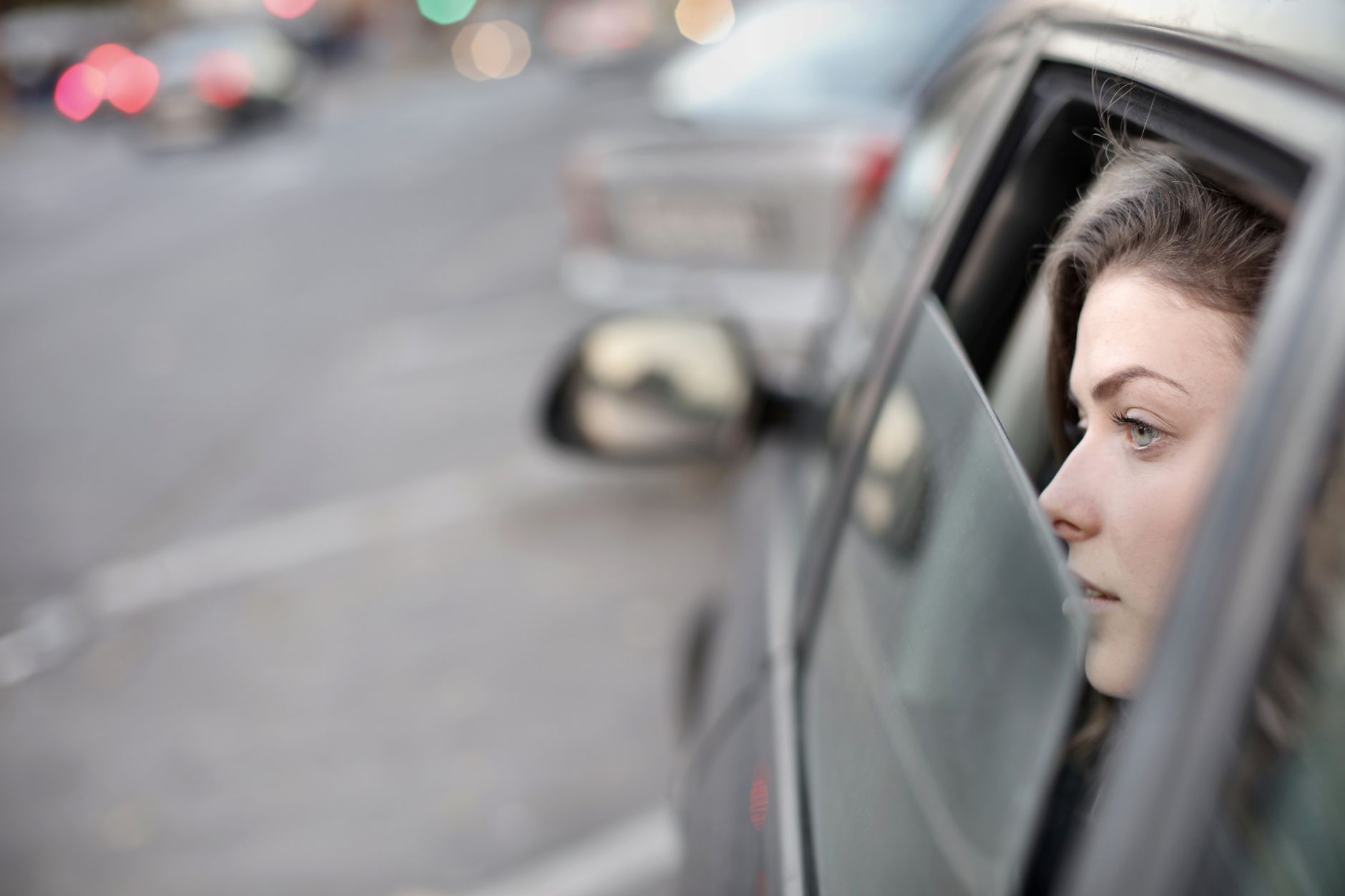 Como a suspensão desgastada destrói seus pneus sem que você perceba: sinais práticos para motoristas em Goiânia