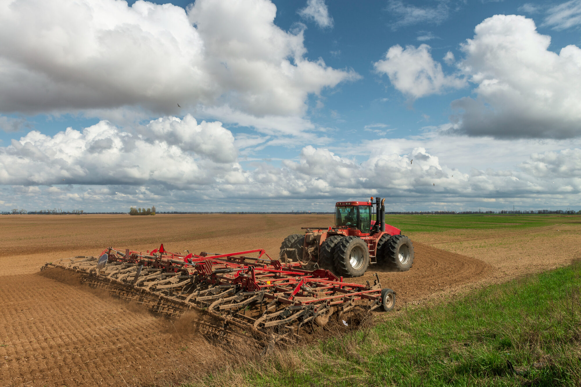 Manutenção de Implementos Agrícolas: O Momento Certo para Trocar Pneus de Grades e Arados