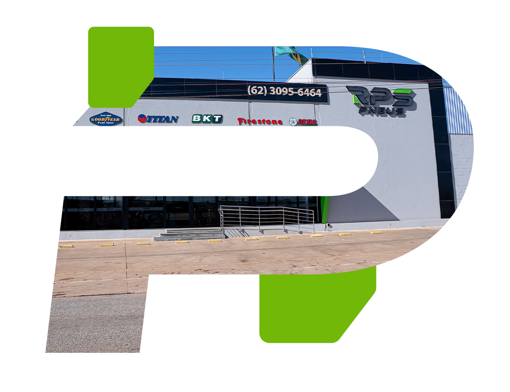Montagem com pneu agrícola desgastado.
